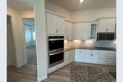 3504 74th Avenue Circle E, Sarasota, FL 34243 - Photo 7