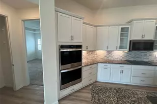 3504 74th Ave Cir E, Sarasota, FL 34243 - Photo 7