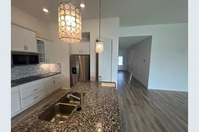 3504 74th Avenue Circle E, Sarasota, FL 34243 - Photo 5