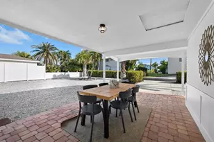 691 Tarawitt Dr, Longboat Key, FL 34228 - Photo 25