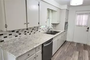 2975 Louise St, Sarasota, FL 34237 - Photo 9