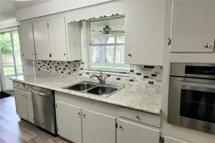 2975 Louise St, Sarasota, FL 34237 - Photo 11