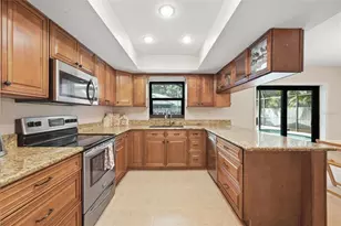 2328 Spring Oaks Cir, Sarasota, FL 34234 - Photo 17