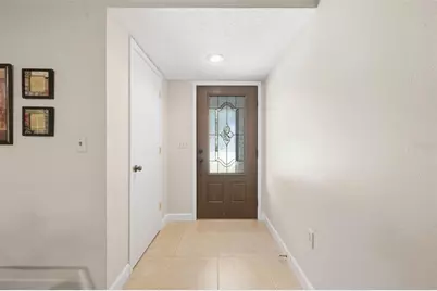 2328 Spring Oaks Circle, Sarasota, FL 34234 - Photo 5
