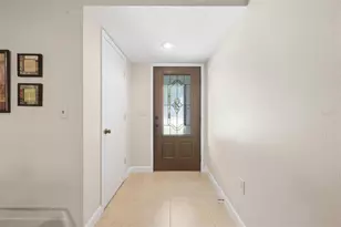 2328 Spring Oaks Cir, Sarasota, FL 34234 - Photo 5