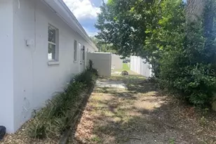 2229 Montclair Dr, Sarasota, FL 34231 - Photo 21