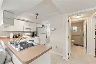 516 Howard Ct, Sarasota, FL 34236 - Photo 11