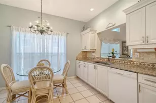 4060 Jardin Ln, Sarasota, FL 34238 - Photo 23
