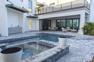 2110 Michele Dr, Sarasota, FL 34231 - Photo 35