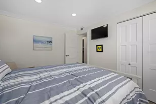 9393 Midnight Pass Rd, Sarasota, FL 34242 - Photo 15