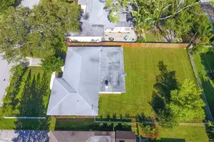2141 Sunnyside Ln, Sarasota, FL 34239 - Photo 17