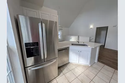 5691 Bidwell Parkway #201, Sarasota, FL 34233 - Photo 3