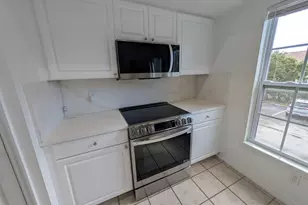 5691 Bidwell Pkwy, Sarasota, FL 34233 - Photo 11