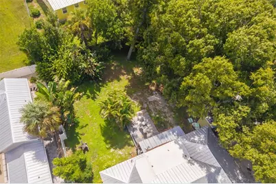2316 Gull Lane, Sarasota, FL 34237 - Photo 5