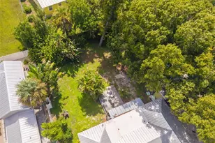 2316 Gull Ln, Sarasota, FL 34237 - Photo 5
