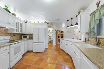 7963 N Leewynn Drive, Sarasota, FL 34240 - Photo 15