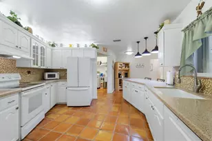 7963 N Leewynn Dr, Sarasota, FL 34240 - Photo 15