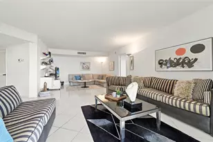 2525 Gulf of Mexico Dr, Longboat Key, FL 34228 - Photo 11