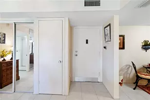 618 Bird Bay Dr S, Venice, FL 34285 - Photo 5