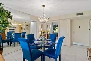 618 Bird Bay Dr S, Venice, FL 34285 - Photo 9