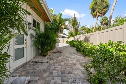 4879 Commonwealth Drive, Sarasota, FL 34242 - Photo 33