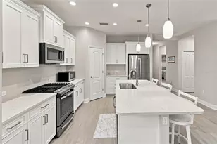 12736 Seasong Ter, Lakewood Ranch, FL 34211 - Photo 11