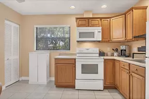 2703 Forest Knoll Dr, Sarasota, FL 34232 - Photo 9