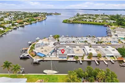 28 Seaside Court, Holmes Beach, FL 34217 - Photo 1