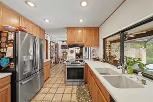 201 Wild Oak Dr, Brandon, FL 33511 - Photo 9