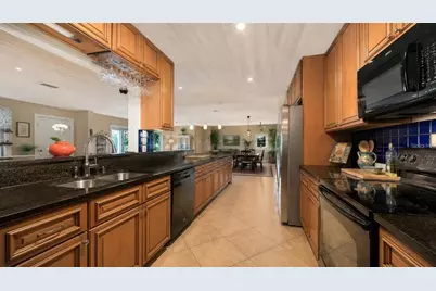 836 Magellan Drive, Sarasota, FL 34243 - Photo 7
