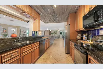 836 Magellan Drive, Sarasota, FL 34243 - Photo 9