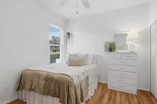414 Londonderry Dr, Sarasota, FL 34240 - Photo 29