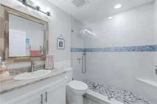 5531 Cannes Cir, Sarasota, FL 34231 - Photo 9