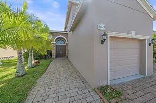 6623 38th Ln E, Sarasota, FL 34243 - Photo 3