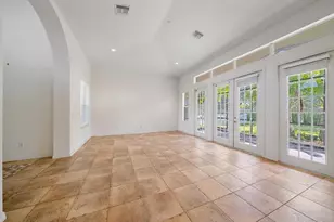 6623 38th Ln E, Sarasota, FL 34243 - Photo 7