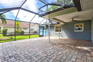 7129 Queen Palm Cir, Sarasota, FL 34243 - Photo 35