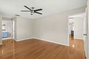 7129 Queen Palm Cir, Sarasota, FL 34243 - Photo 25
