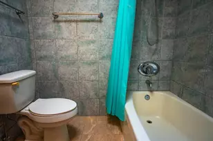 2339 Riverwood Pines Dr, Sarasota, FL 34231 - Photo 9