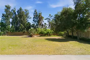 1740 Assisi Dr, Sarasota, FL 34231 - Photo 9