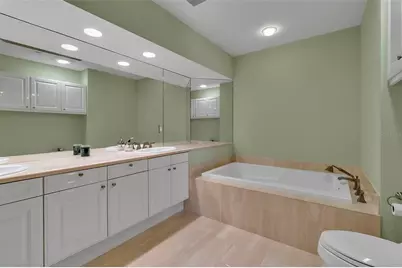 1241 Gulf Of Mexico Drive #109, Longboat Key, FL 34228 - Photo 19