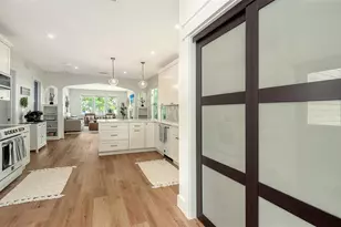 2546 Loma Linda St, Sarasota, FL 34239 - Photo 15