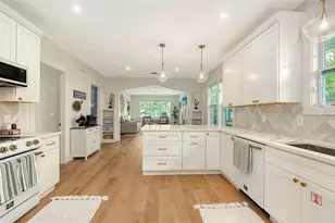 2546 Loma Linda St, Sarasota, FL 34239 - Photo 13