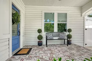 2546 Loma Linda St, Sarasota, FL 34239 - Photo 3