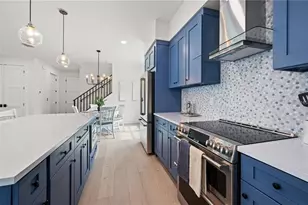 1647 Siesta Dr, Sarasota, FL 34239 - Photo 21