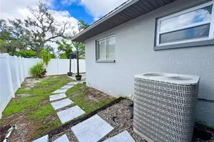 2751 72nd Ave Dr E, Sarasota, FL 34243 - Photo 33