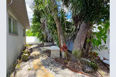 2751 72nd Avenue Drive E, Sarasota, FL 34243 - Photo 41