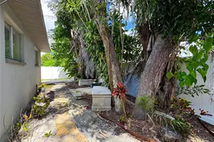 2751 72nd Ave Dr E, Sarasota, FL 34243 - Photo 41