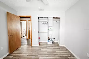 2751 72nd Ave Dr E, Sarasota, FL 34243 - Photo 21