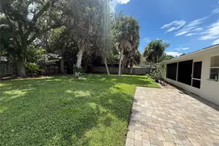 8735 Dunmore Dr, Sarasota, FL 34231 - Photo 23