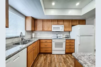 3362 Lake Bayshore Drive #P214, Bradenton, FL 34205 - Photo 9